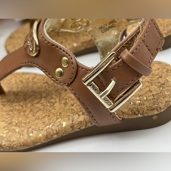 Michael Kors Girl’s Gold Tone Logo Plate Thong Sandals - Picture 7 of 12